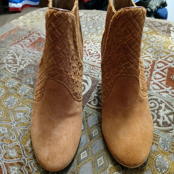 💐👢ELLIOTT LUCCA ICONIC BOOTS👢🎋SIZE 8.5,A FABULOUS GIFT ITEM.🎁 - Picture 4 of 16